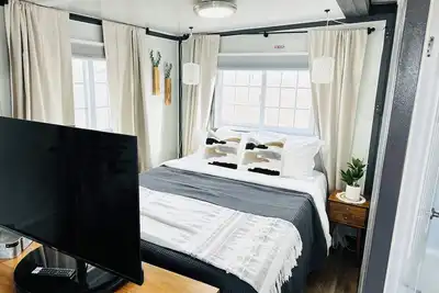 Image de Welcoming, Friendly Studio BoxHouse in Pecos: Queen bed with Full bed