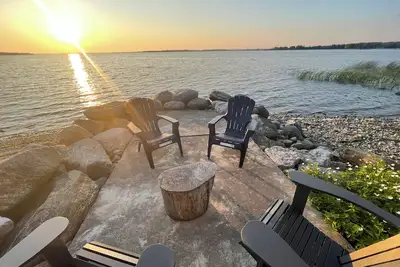 Image de Sunset Bay Waterfront Cottage | Georgian Bay | Tay Shore Trail | Walk/Run/Bike