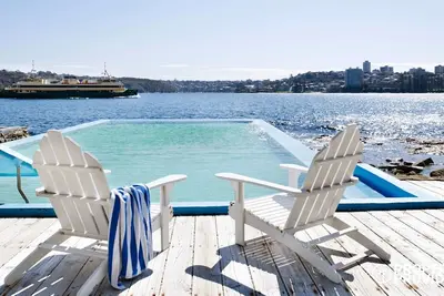 Image de Luxury waterfront house on Harbour with pool!