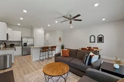 Image de The Canzy: Charming 3-bedroom townhome in welcoming Pensacola