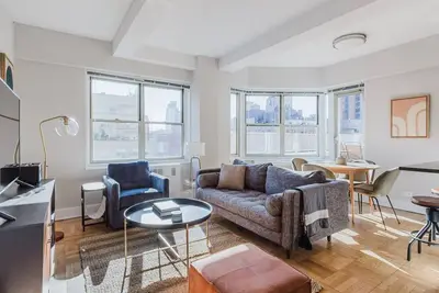 Image de Roomy Murray Hill 2br w/ Gym, W/D & Entertainment Room, by Blueground