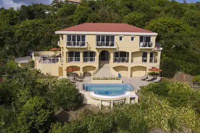 Image de Private Oceanfront Villa with Beach Access: Siren's Song