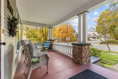 Image de Downtown Cda Gem! Walk to Lake, Dining & Parks, Cozy Backyard, Bbq Grill!