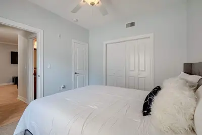 Image de Charming 2-bedroom Condo in Medical Center near Downtown, Grb, Toyota Center