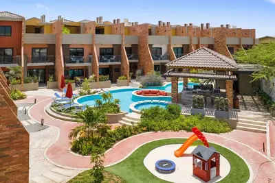 Image de Luxe Townhouse Steps from Ritz & Palm Beach at Porta Al Sole 18 by Bocobay
