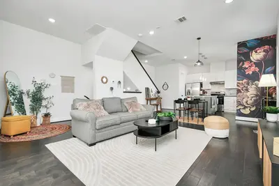 Image de Central - King Bed - 300mbps Wifi - Garage