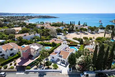 Image de Ivy Blue Villa by Nomads - Short Walk to Coral Bay