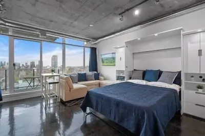 Image de \"Sapphire\" Calgary Tower Views | Bright Studio| Ac
