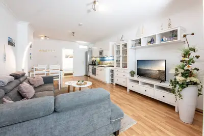 Image de Domizil Waldstraße 03 - centrally located accommodation on the first floor for 4 people