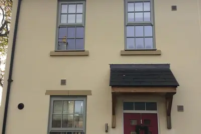 Image de Stunning townhouse, private secure parking, centrally located.
