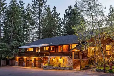 Image de Large Mountain Home with 5 min flat walk to beach, short drive to slopes/town