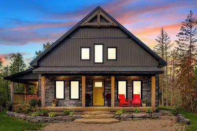Image de Sunset Bay Cottage – Your Year-Round Escape to Lake Huron’s Tranquil Shores