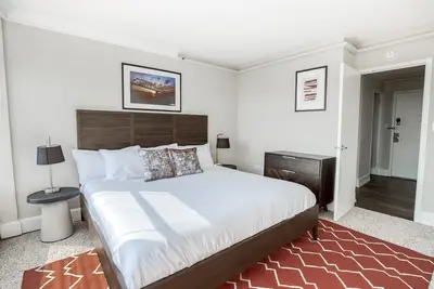 Image de Stunning 1br CozySuites w/sky pool, gym! 10