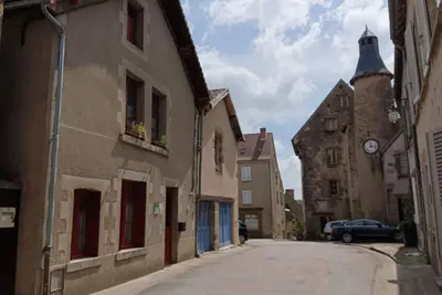 Image de Maison médiévale en Berry avec cour privative et tout inclus