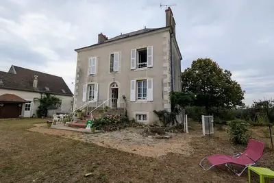 Image de Pavillon de chasse 19ème, 2 chambres, jardin, proche Gr46, WiFi