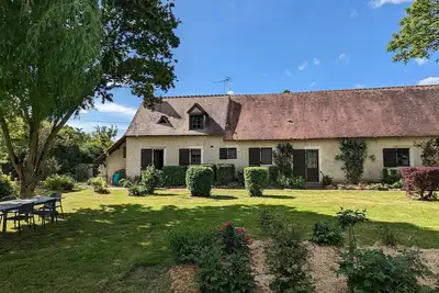 Image de Maison de campagne avec jardin et parking près de Neuvy-Saint-Sépulchre