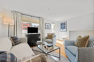 Image de New Listing! Executive Rental - Steps to Vibrant Pearl Street Mall