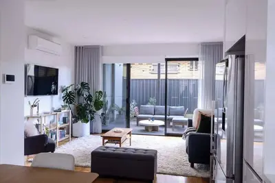 Image de Luxe Altona Haven - Executive 3br Family Townhouse