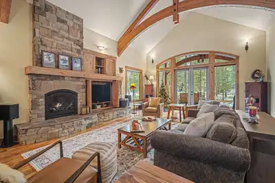 Caldera Springs Escape with Hot Tub, Firepit & Bbq