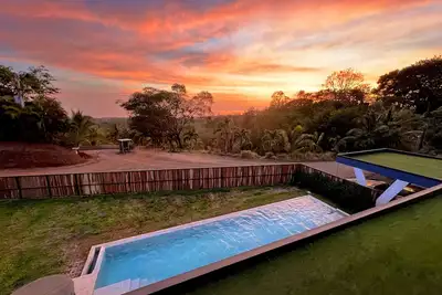 Image de This stunning home offers a perfect blend of luxury and natural beauty.