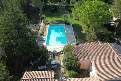 Image de Belle villa provençale 11 pers avec grande piscine dans écrin de verdure