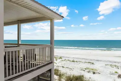Image de Coasting on Catamaran: Beachfront  Home! Pet Friendly, Fire Pit, Expansive Views