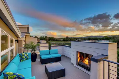 Image de Old Town Group Retreat - New to Brewery District!