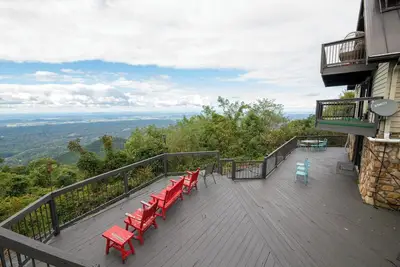 Image de Amazing 4bd Lodge w/ Views! Games + Hot Tub!