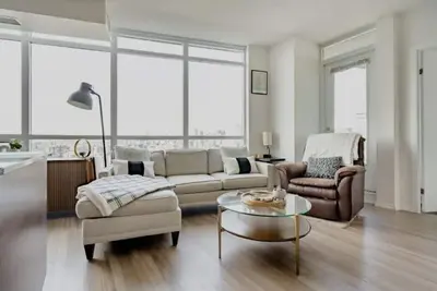 Image de 2-Bedroom Downtown Toronto (Free Parking): Shorter Rentals Available (please Dm)