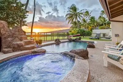 Image de 201 Portlock Rd by Gather: 4br Beachfront Villa w/ Pool, Oceanviews & Hot Tub