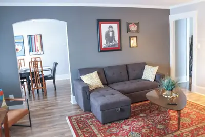 Image de Spacious sunny 2-bedroom apartment with all the comforts of home