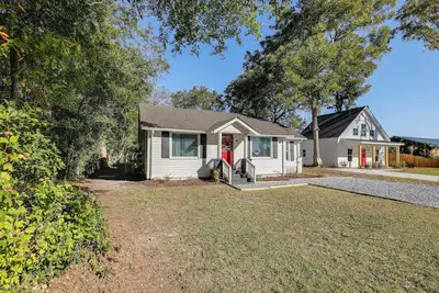 Image de Small-Town Charm & Local Dining: Home in Burgaw!