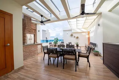 Image de Amazing condo + hot tub!