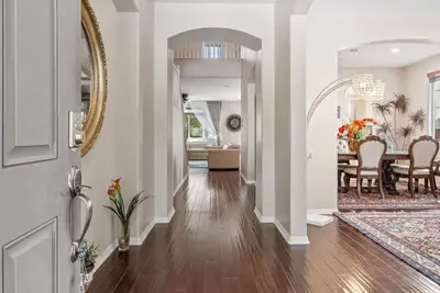 Image de Large home- sleeps 10!
