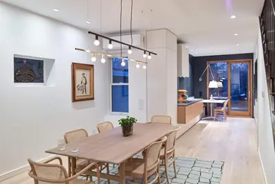 Image de Spacious, Stylishly Renovated 3-Bedroom Historic Home