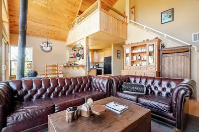 Image de Opuluxe  Spacious Abode near Tahoe Ski Resort