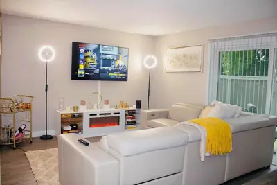 Image de Charming 3-bedroom townhome with fitness room, Fast WiFi in Sacramento