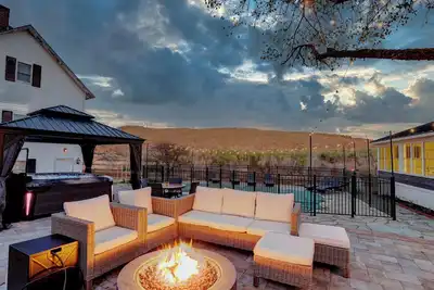 Image de Hillsdale Escape with Pool, Firepit, Hot Tub, Game Room