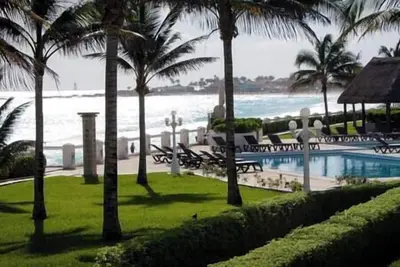 Image de Beachfront Bliss - Spacious 4-Bed with Ocean View