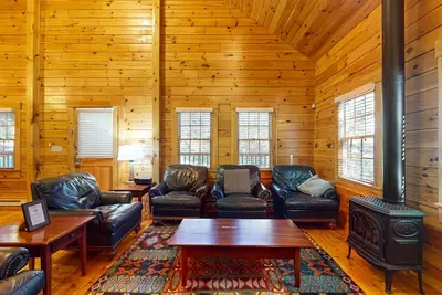 Image de Scenic dog-friendly cabin with kitchen, Ac, firepit, WiFi & nearby hiking