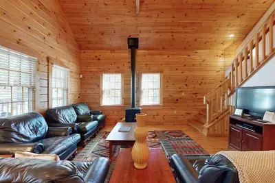 Image de Relaxing three-bedroom dog-friendly cabin w/full kitchen, firepit & A/C