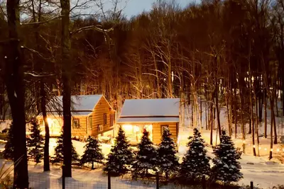 Image de EvergreenGrove-2 cabins/4br