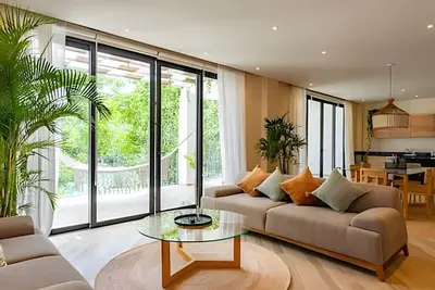 Fully equipped 3 bedroom apartment 202 South