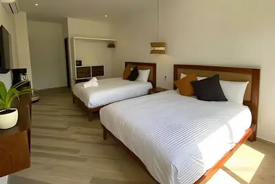 Image de Well Equipped Lock- Off Studio 102 East