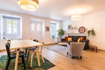 Image de Apartement T1 avec grand sejour et patio dans le centre historique Paço de Arco