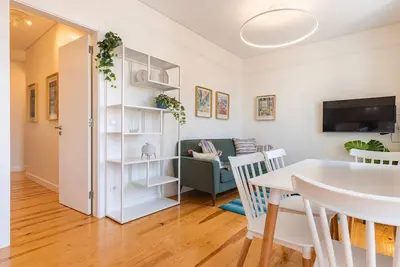 Image de Appartement T3 de 65m2, 3 chambres dans le centre de Paço de Arco