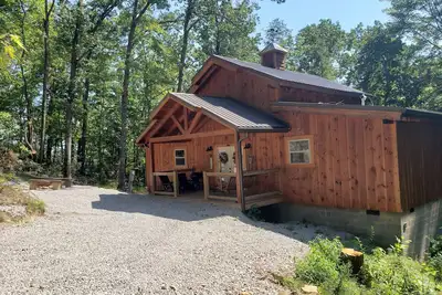 Image de Sleepy Hollow 2-bedroom cabin with Hot Tub, WiFi near Red River Gorge
