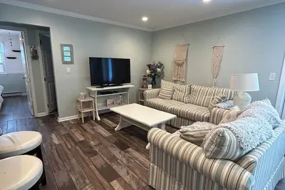 Image de 2-Bedrm, 1-Bathrm Perfect location for a family