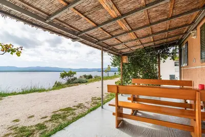 Image de Magnifique maison à Nerezisca avec WiFi
