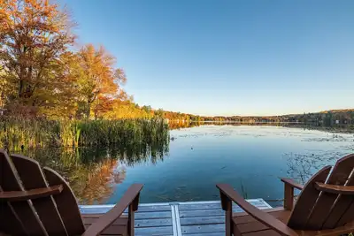 Image de Family Friendly  Lakefront -  Dock & Game Room Perfect for Relaxation and Fun! \"